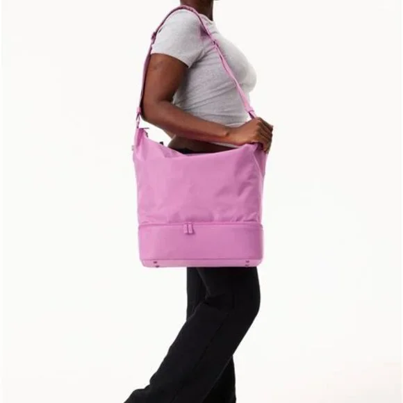 🍓BEIS Crescent Weekender in Berry - Gone For Good Online!🍓 - Picture 3 of 5